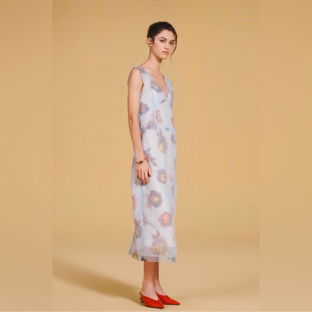 ZARA MIXED PRINTED ORGANZA DRESS LIMITED
EDITION
Zara Blue Floral Midi Dress
